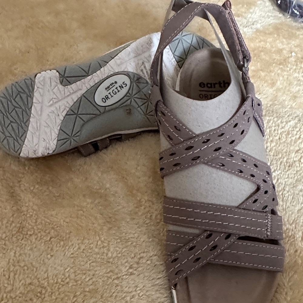 Earth Origins Women's Taupe Strappy Sandals - Picture 4 of 6